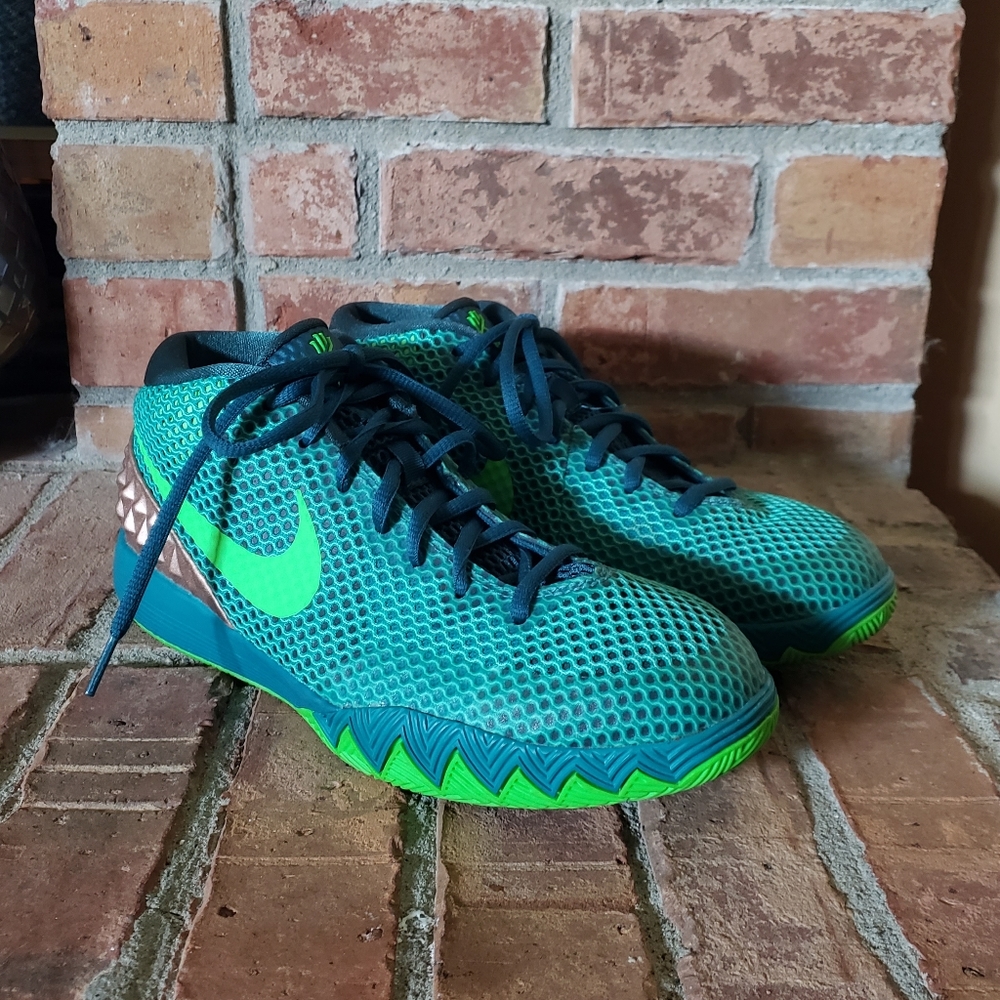 Nike Kyrie 1 Basketball Shoes